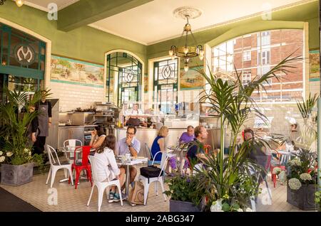 Bibendum Oyster Bar im Michelin Haus auf Fulham Road, Chelsea, London, UK Stockfoto