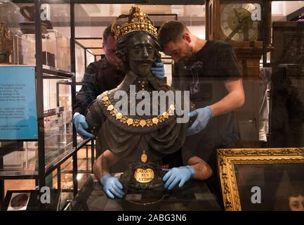 Der ursprüngliche Markt eine Skulptur, eine Büste von König Karl I von Hubert Le Sueur, verschoben wird in der Vitrine an der Novium Museum, als es wieder in seiner ursprünglichen Heimat in Chichester auf Darlehen von Tate Britain. Stockfoto