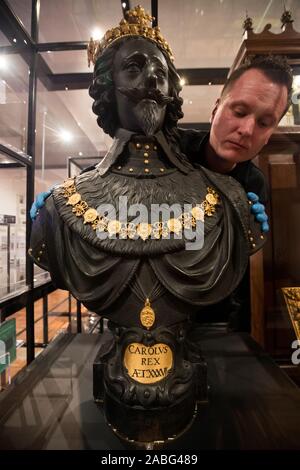 Der ursprüngliche Markt eine Skulptur, eine Büste von König Karl I von Hubert Le Sueur, verschoben wird in der Vitrine an der Novium Museum, als es wieder in seiner ursprünglichen Heimat in Chichester auf Darlehen von Tate Britain. Stockfoto