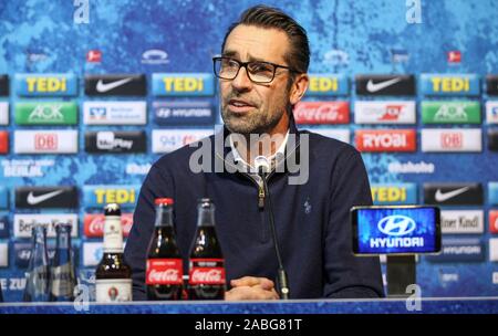 Berlin, Deutschland. 27 Nov, 2019. 27 November 2019, Berlin: Michael Preetz, Geschäftsführer von Hertha BSC, spricht während einer Pressekonferenz. Der ehemalige Bundestrainer und ex-Bayern Trainer Klinsmann wird über das Coaching Position an der angeschlagenen Fussball-Bundesligisten Hertha BSC bis zum Ende der Saison. Quelle: dpa Picture alliance/Alamy leben Nachrichten Stockfoto