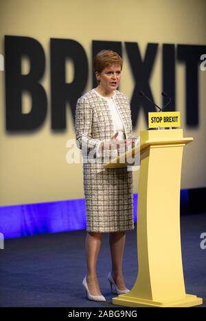 Erster Minister Nicola Sturgeon an der SNP allgemeine Wahlprogramm launch bei SWG 3, Glasgow, während im Bundestagswahlkampf. PA-Foto. Bild Datum: Mittwoch, November 27, 2019. Siehe PA Geschichte Politik Wahl. Photo Credit: Jane Barlow/PA-Kabel Stockfoto