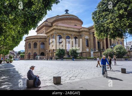 Teatro Massimo Vittorio Emanuele auf der Piazza Verdi in Palermo Stadt im südlichen Italien, der Hauptstadt der autonomen Region Sizilien Stockfoto