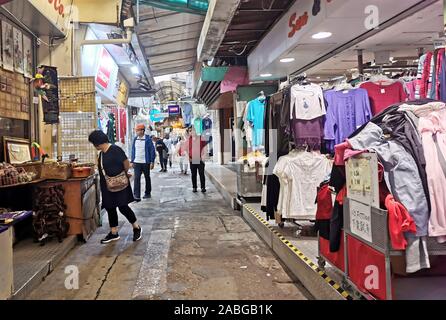 (191127) - HONG KONG, November 27, 2019 (Xinhua) - Foto am Okt. 29, 2019 zeigt einen Stanley Market in Hong Kong, South China übernommen. Die Zahl der Besucher Anreise nach Hongkong der stärkste Rückgang seit 16 Jahren für das dritte Quartal 2019 über anhaltenden Unruhen in der Region erlebt hat, offizielle Daten zeigten Mittwoch. Um mit GO: Hong Kong records größte Besucher Abnahme in 16 Jahren in Q3 (Xinhua/Zhu Xiang) Stockfoto