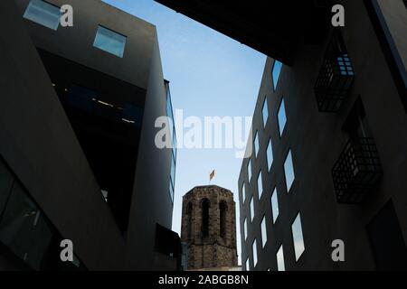 Turm von Santa Maria del Pi Kirche in Barcelona Stockfoto