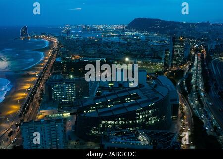 Barcelona, Katalonien. Spanien - 18. Oktober 2018 - Blick auf Barcelona bei Dämmerung Stockfoto