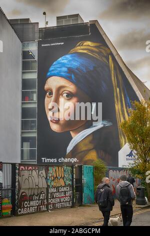 Street Art East London Air pods Apple Werbung Stockfoto