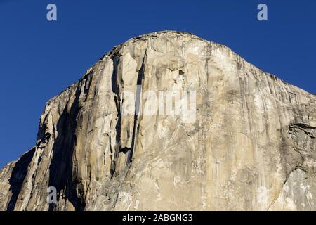 Felswand des El Capitan, wie von El Capitan Wiesen gesehen Stockfoto