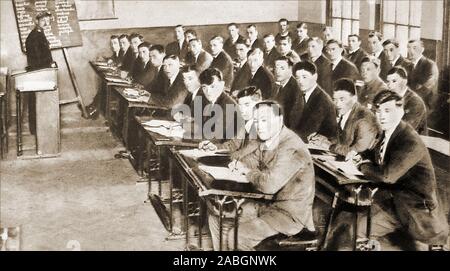 C 1945 eine Zeitung Foto des jungen Polizisten in der Ausbildung an der Schale Haus, das ehemalige Metropolitan Police Training College in Regency Street, Pimlico, London SW1 Stockfoto