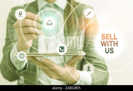 Schreiben Hinweis angezeigt Bei uns verkaufen. Business Konzept für Online Selling Platform suchen nach Verkäufer Elektronischer Geschäftsverkehr Stockfoto