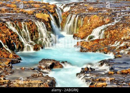 Wild Bruarfoss Wasserfall in Island Stockfoto