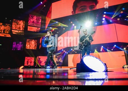 Zürich, Schweiz. 22., November 2019. Die italienischen Pop Duo Benji & Fede führt ein Live Konzert während der Energy Star-Nacht 2019 im Hallenstadion in Zürich. (Foto: Gonzales Foto - Tilman Jentzsch). Stockfoto