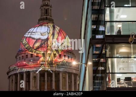 Auf 0001 Embargo Donnerstag, 28. November William Blake's letzten Meisterwerk "Der Alte" auf der Kuppel der St. Paul's Cathedral der Künstler und Dichter Geburtstag zu feiern projiziert wird. Stockfoto