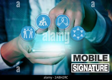 Schreiben Hinweis Übersicht Mobile Signatur. Business Konzept für digitale Signatur erzeugt, entweder auf einem Mobiltelefon Stockfoto