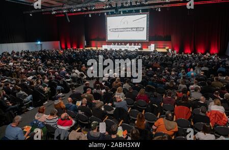 Hamburg, Deutschland. 27 Nov, 2019. Mitglieder des FC St. Pauli folgen die ordentliche Mitgliederversammlung der zweiten Abteilung Fußball FC St. Pauli. Credit: Daniel Reinhardt/dpa/Alamy leben Nachrichten Stockfoto