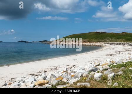 Die leere und schönen Strand von West Porth, auf der unbewohnten Insel Samson, Isles of Scilly, England, Großbritannien Stockfoto