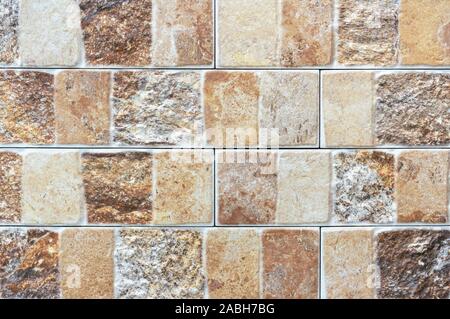 Beige und Braun Porzellan Fliesen mit Imitation von Naturstein. Stockfoto