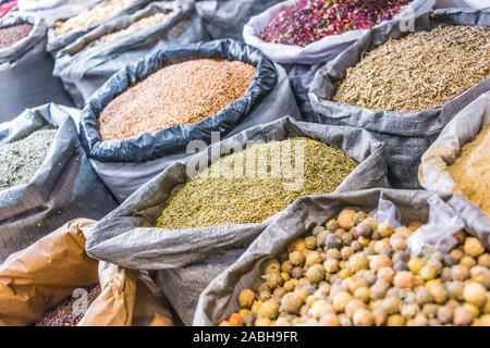 Getrocknete Lebensmittel in Dubai, Souk, die Vereinigten Arabischen Emirate verkauft. Stockfoto