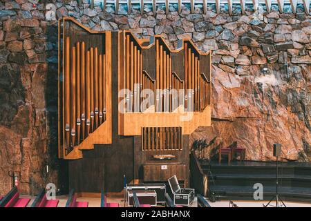 Helsinki, Finnland - 7. Dezember 2016: in der Nähe der Orgel in Lutherischen Temppeliaukio Kirche auch als Kirche von Rock und Rock Kirche bekannt. Stockfoto