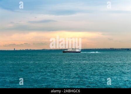 Istanbul, Türkei, 15. Juni 2006: Stadt Lines Fähre, Marmarameer, Moda, Kadiköy. Stockfoto