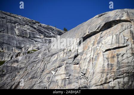 Kletterer aufsteigende Wand im Yosemite National Park, Kalifornien, USA Stockfoto