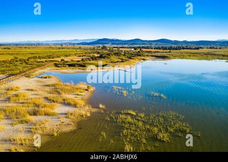 Schönen Naturpark Vransko jezero (Vrana See), Dalmatien, Kroatien, Antenne des Lake Shore Stockfoto