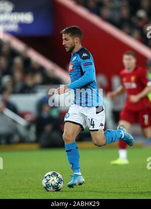 Anfield, Liverpool, Merseyside, UK. 27 Nov, 2019. UEFA Champions League Fußball, Liverpool gegen SSC Napoli; trocknet Mertens der SSC Napoli läuft nach vorne mit dem Ball - Redaktionelle Verwendung Credit: Aktion plus Sport/Alamy leben Nachrichten Stockfoto