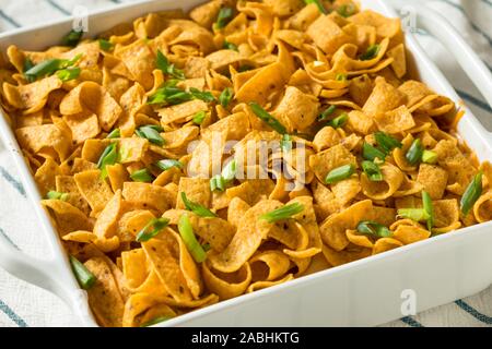 Hausgemachte Frito PIe mexikanische Kasserolle mit Käse und Bohnen Stockfoto