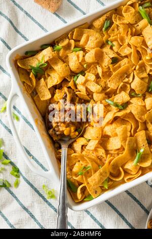 Hausgemachte Frito PIe mexikanische Kasserolle mit Käse und Bohnen Stockfoto