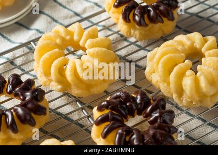 Hausgemachten Süßen französischen Cruller Donuts bereit zu Essen Stockfoto