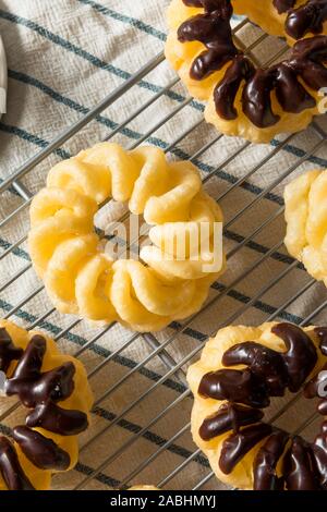 Hausgemachten Süßen französischen Cruller Donuts bereit zu Essen Stockfoto