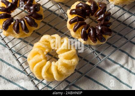 Hausgemachten Süßen französischen Cruller Donuts bereit zu Essen Stockfoto