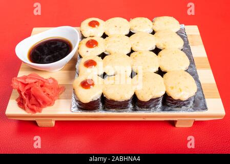 Eine grosse Auswahl an Brötchen mit Käse Kappen. Stockfoto