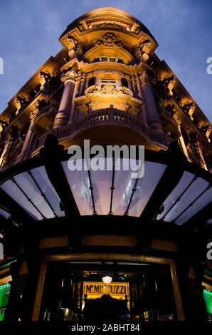 Window Shopping Benetton Stockfoto