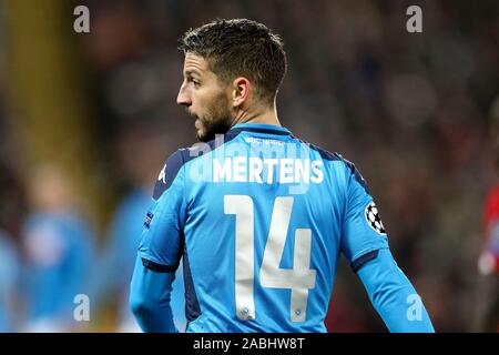 Liverpool, Großbritannien. 27 Nov, 2019. Trocknet Mertens von Napoli an schaut. UEFA Champions League Gruppe E übereinstimmen, Liverpool v Napoli bei Anfield Stadion in Liverpool am Mittwoch, den 27. November 2019. Dieses Bild dürfen nur für redaktionelle Zwecke verwendet werden. Nur die redaktionelle Nutzung, eine Lizenz für die gewerbliche Nutzung erforderlich. Keine Verwendung in Wetten, Spiele oder einer einzelnen Verein/Liga/player Publikationen. pic von Chris Stading/Andrew Orchard sport Fotografie/Alamy Live news Credit: Andrew Orchard sport Fotografie/Alamy leben Nachrichten Stockfoto