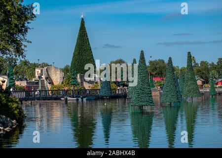 Orlando, Florida. November 22, 2019. Weihnachtsbäume auf See in Seaworld Stockfoto