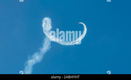 Militärische Flugzeuge im Flug, Fouga Magister CM 170, Kunstflug, air show, Paris, Frankreich Stockfoto