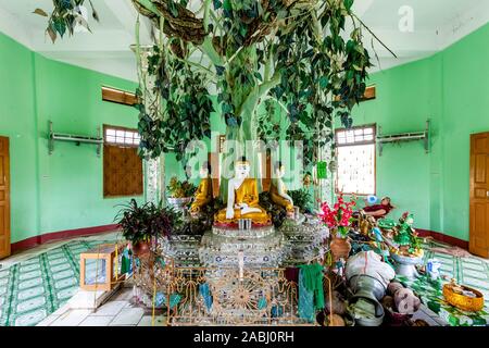 Die Mwe Paya Schlange Pagode, Dalah, in der Nähe von Yangon, Myanmar. Stockfoto