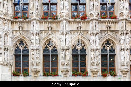 Alte Gebäude Fassade mit großen Fenstern, Europa Stockfoto