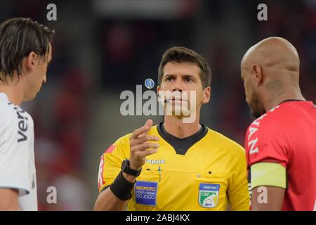 Curitiba, Brasilien. 27 Nov, 2019. Schiedsrichter Bruno Arleu de Araujo bei Atlético und Grêmio. Gleiches gilt für die 35. Runde der brasilianischen Meisterschaft 2019. Baixada Arena. Curitiba, PR. Credit: Reinaldo Reginato/FotoArena/Alamy leben Nachrichten Stockfoto