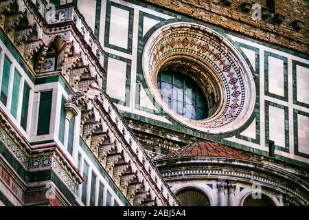 Die gotische Fassade des Doms in Florenz, Italien. Stockfoto