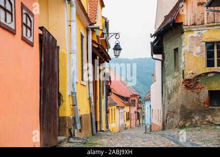 Sighisoara Altstadt Straße bunte Häuser in Rumänien Stockfoto