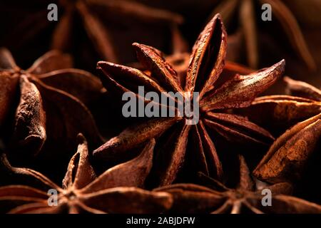 Makroaufnahme der Badyan Sternanis Gewürz auf dem Markt in Indien Stockfoto