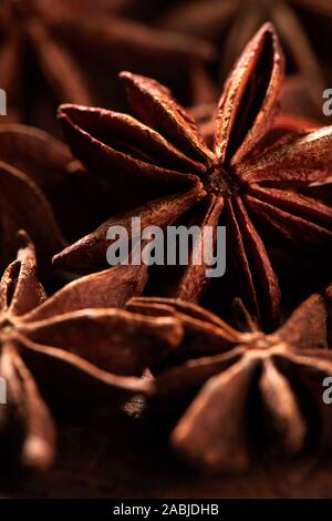 Makroaufnahme der Badyan Sternanis Gewürz auf dem Markt in Indien Stockfoto