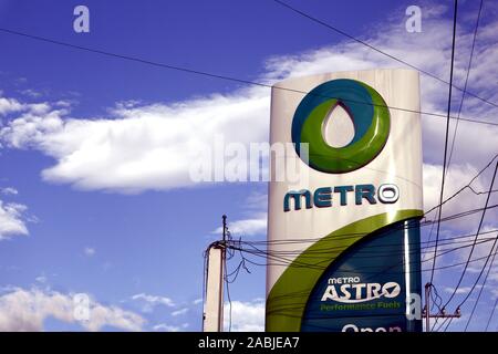 Antipolo City, Philippinen - 26 November, 2019: Beschilderung eines Benzin nachfüllen Station in Antipolo City. Stockfoto