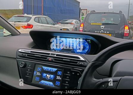 Stau, Ansicht von einem Armaturenbrett, Autobahn, England, UK, 0 MPH Stockfoto