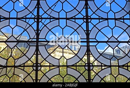 Fensterdetails in der St Philips Cathedral, St. Philips Place, Birmingham, West Midlands, England, Großbritannien, B3 2RB Stockfoto