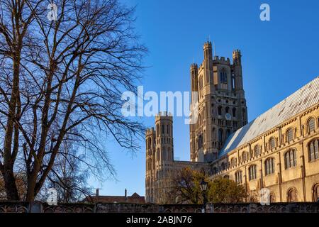 ELY, CAMBRIDGESHIRE, UK - 23. NOVEMBER: Außenansicht von Ely Kathedrale von Ely am 23. November 2012 Stockfoto