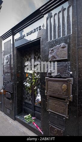 BUENOS AIRES, ARGENTINIEN, April, 18, 2019: Eva Peron's Grab im Friedhof von Recoleta (Cementerio de la Recoleta in Buenos Aires, Argentinien. Stockfoto