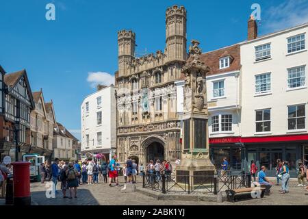 CANTERBURY, Großbritannien, Juli, 11, 2019: Christus Kirche Tor, der Kathedrale von Canterbury, Kent, England. Stockfoto