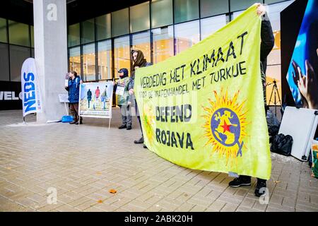 Rotterdam, Niederlande. 28 Nov, 2019. ROTTERDAM, Ahoy, 28-11-2019, Mitkämpfer von Boycot Ausgliederung Sanktionen (BDS) an Ahoi während der jährlichen Arme fair demonstrieren. Credit: Pro Schüsse/Alamy leben Nachrichten Stockfoto